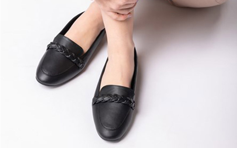 “Loafer shoes” represents a casual lifestyle缩略图